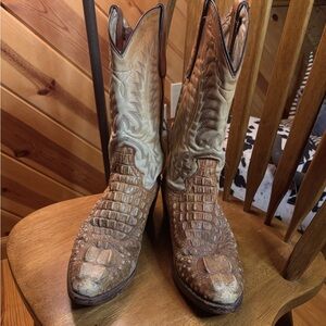 Authentic vintage Dan post alligator boots